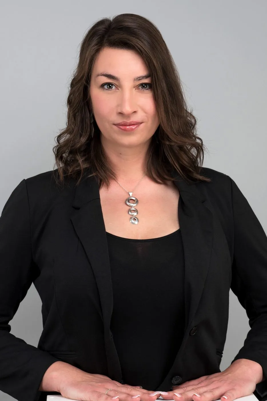 Portrait de dirigeante en studio à Paris