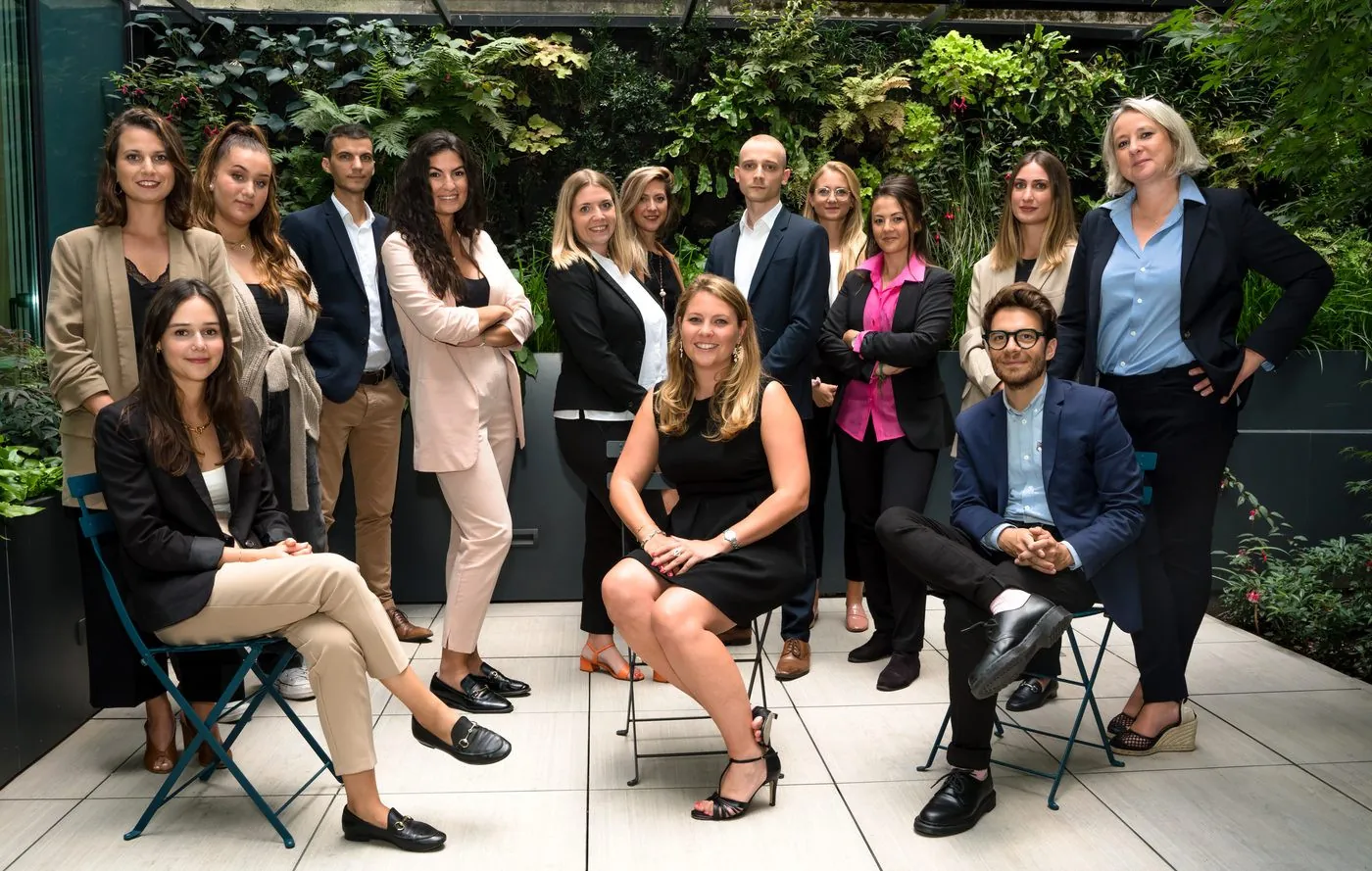 Portrait d'équipe réalisé dans les locaux d'une entreprise à Paris — So'Art Studio